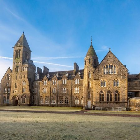 The Caledonian 3 Bedroom Self Catering Apartment In Historic Abbey Fort Augustus Exteriör bild