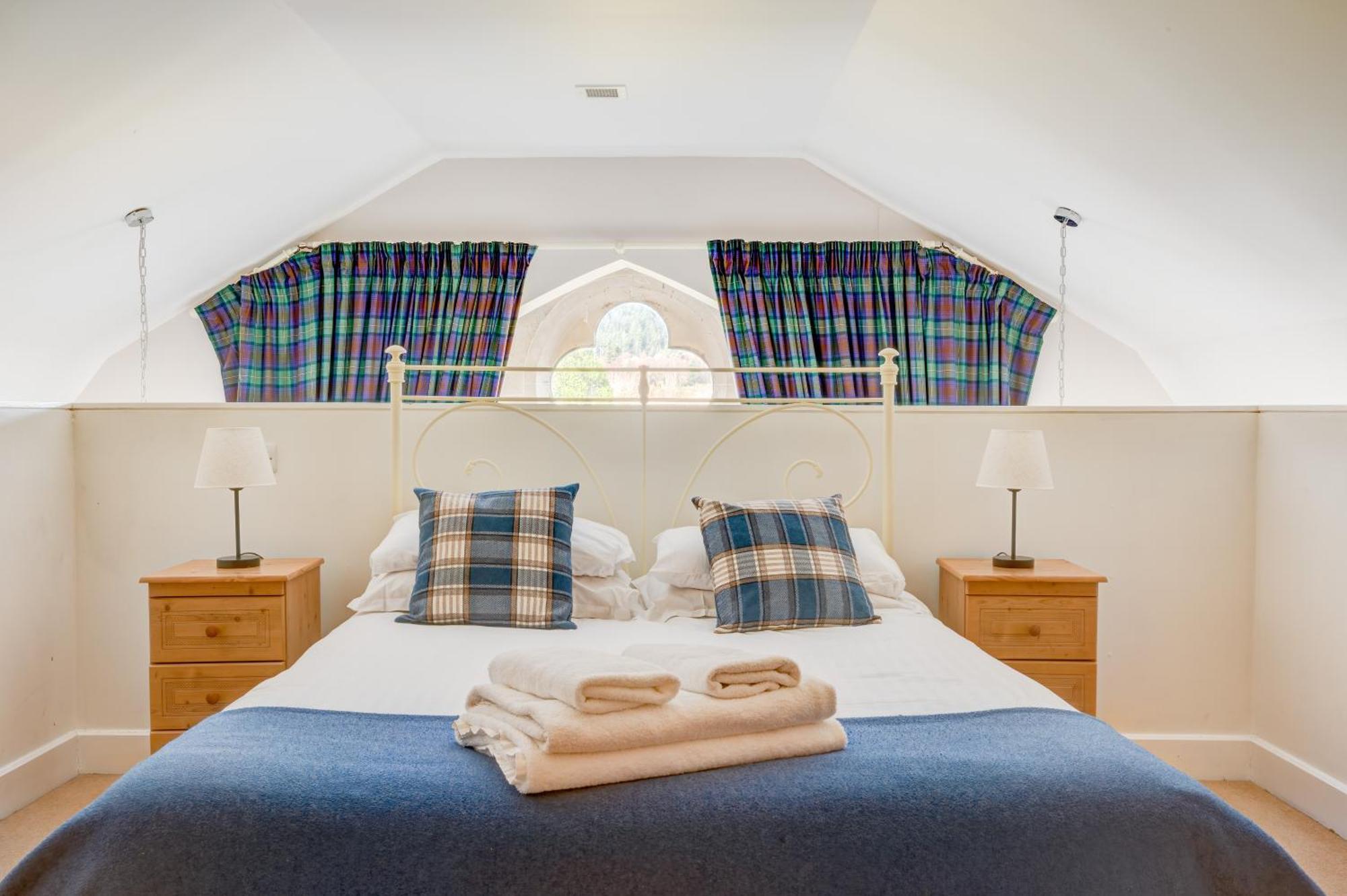 The Caledonian 3 Bedroom Self Catering Apartment In Historic Abbey Fort Augustus Exteriör bild