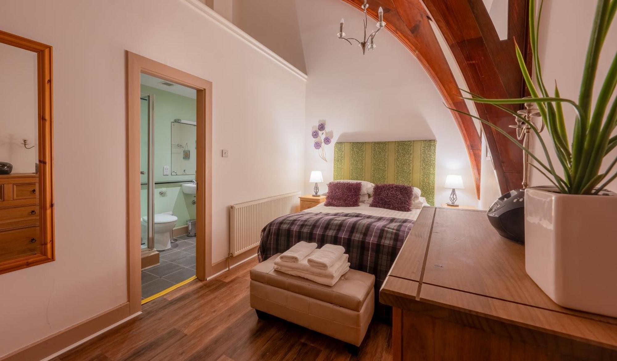The Caledonian 3 Bedroom Self Catering Apartment In Historic Abbey Fort Augustus Exteriör bild