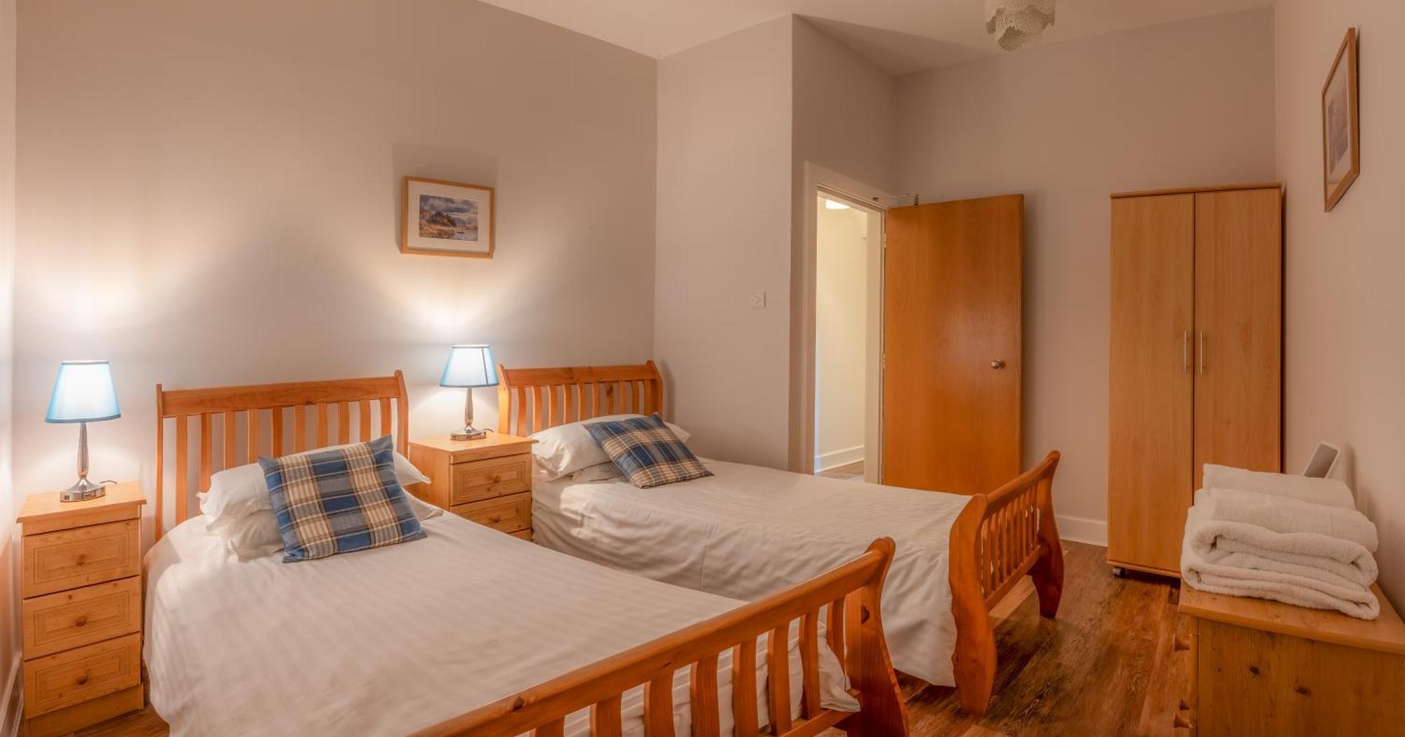 The Caledonian 3 Bedroom Self Catering Apartment In Historic Abbey Fort Augustus Exteriör bild